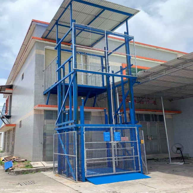 四川建材厂室外升降货梯安装
